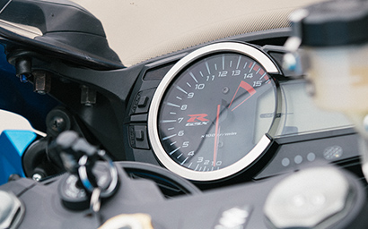 風を防ぐためだけではなく、風を切る快感のために、着る。